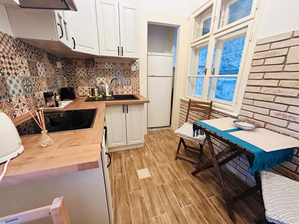 Butterfly Free Parking At Riverside Apartment — Photos 3